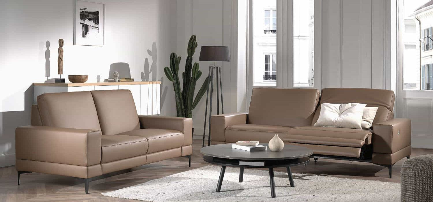 Mecam Pescara, deux fauteuils en cuir dont un avec fonction relax