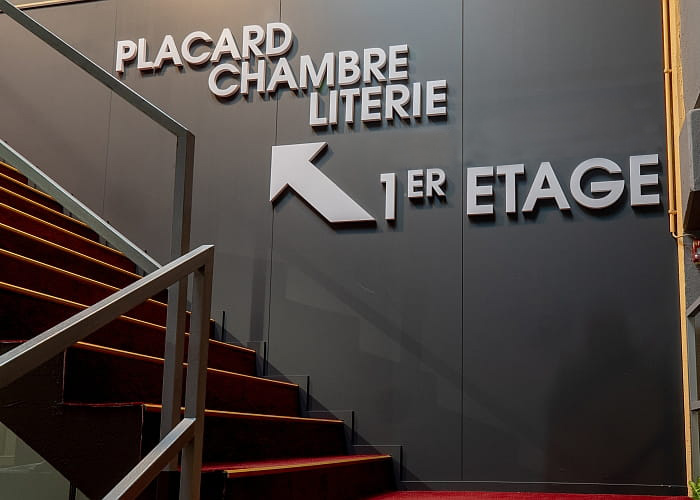 Showroom du magasin de meubles à deux étages, 5 000 m² d'exposition