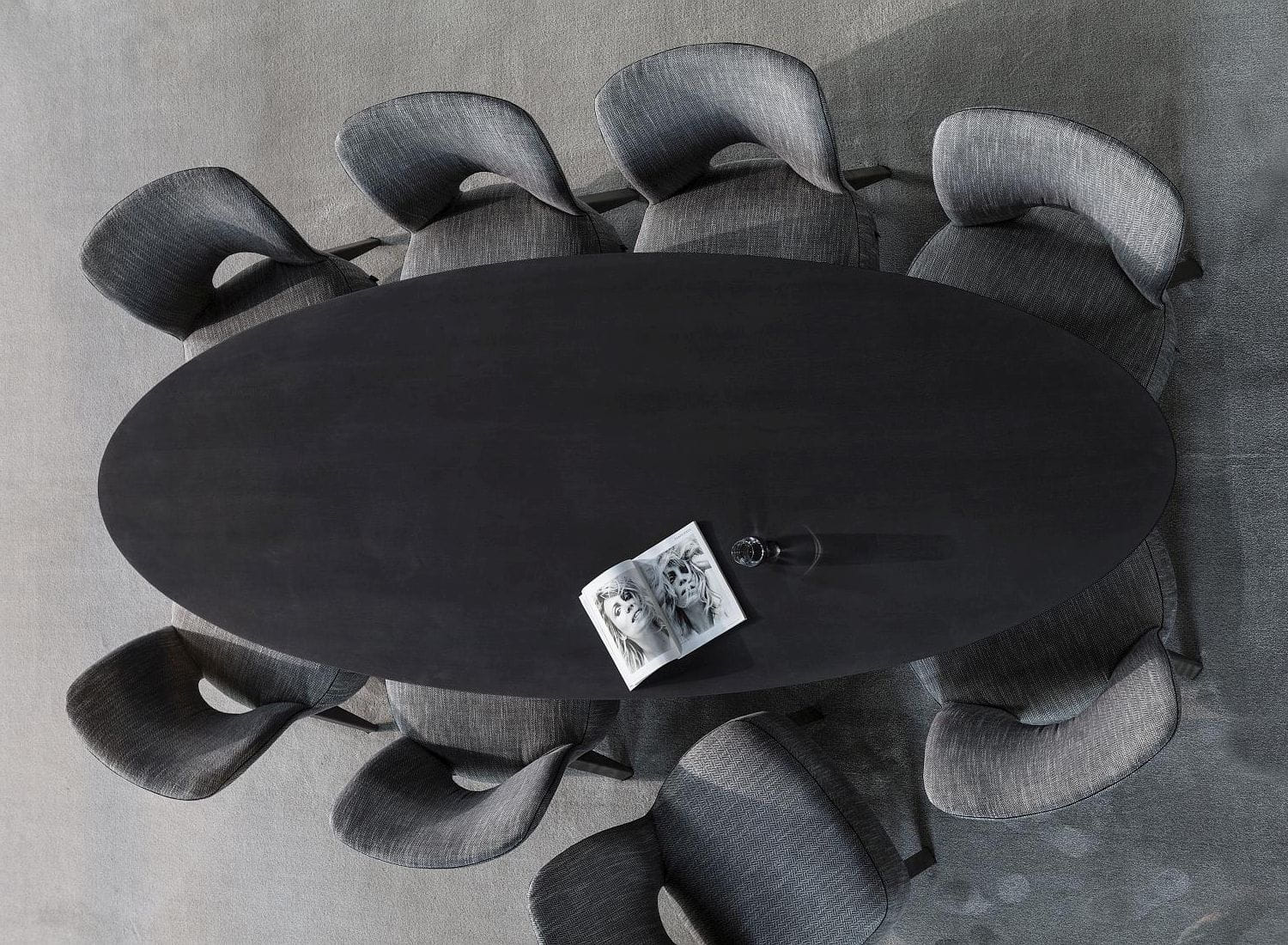 Table Buddha et chaises Moon de Passe Partout
